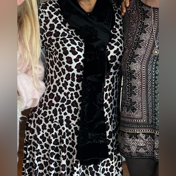 Leopard print asymmetrical dress in soft and comfortable fabric. - Picture 4 of 8